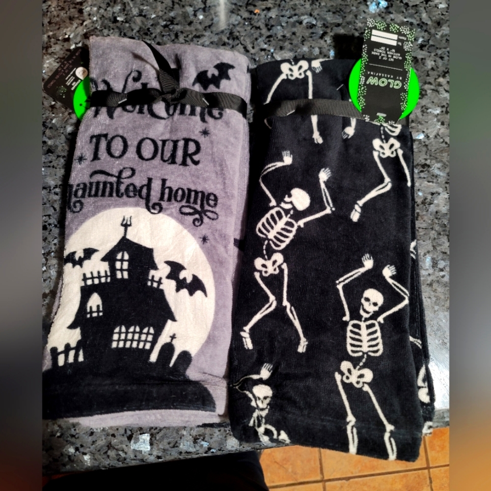 Halloween kitchen towels